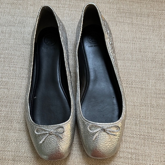 Tory Burch Laila 2 Driver Leather Ballet Flats Crinkle Metallic Silver Flaw - Picture 8 of 16
